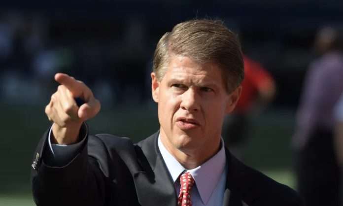 clark hunt alone