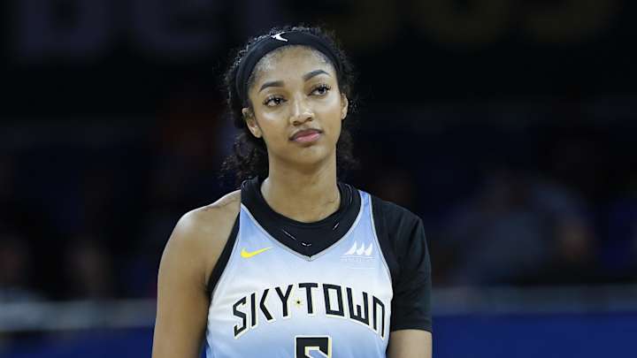images_ImagnImages_mmsport_chicago_sky_on_si_01k4dqrar0hkrwj80s5z